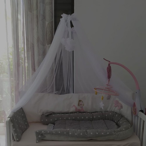 Lorelli White Mosquito Net for Crib with Metal Base, Like New