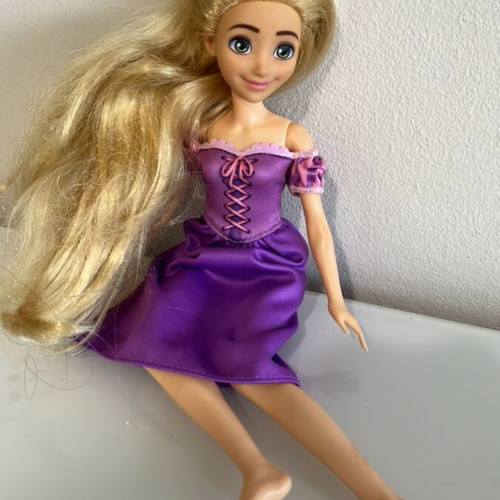 Disney Princess Rapunze doll used, excellent condition