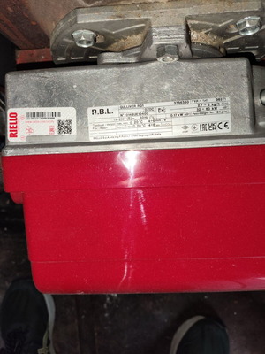 Riello oil burner 50000kcal with 120lt boiler, cast iron boiler and 1000lt tank like new