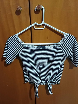 Bershka women's crop short top like new, black and white striped size Medium