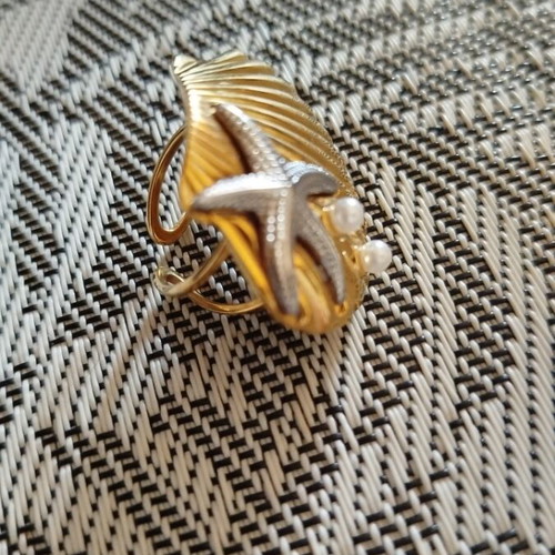 Gold plated stainless steel ring like new with starfish and pearls
