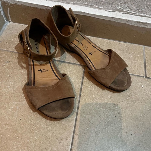 Tamaris leather sandals size 38 like new, brown