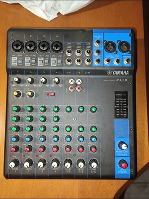 Yamaha MG10 mixer like new in excellent condition