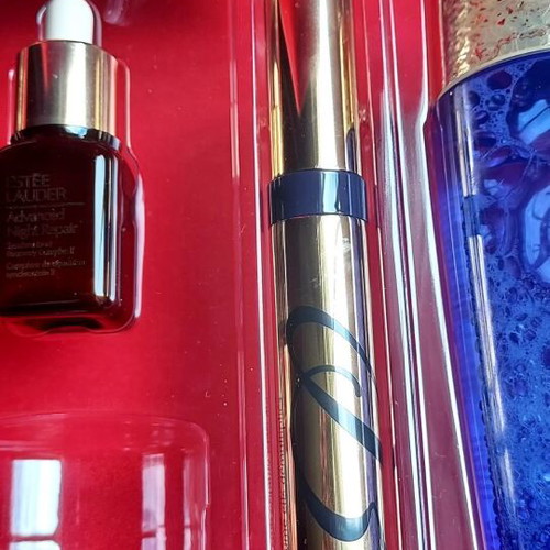 Σετ Estée Lauder Blockbuster μακιγιάζ και περιποίηση προσώπου μεταχειρισμένο, κόκκινο βαλιτσάκι