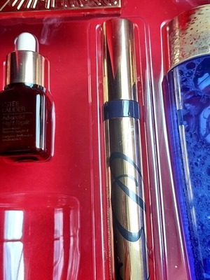 Σετ Estée Lauder Blockbuster μακιγιάζ και περιποίηση προσώπου μεταχειρισμένο, κόκκινο βαλιτσάκι