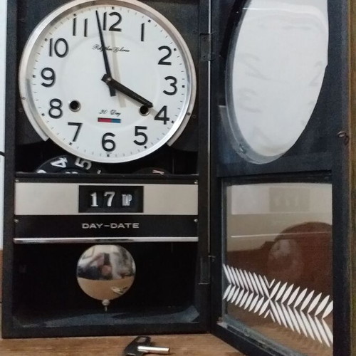 Rhythm Gloria Japanese collectible wall pendulum clock used analog