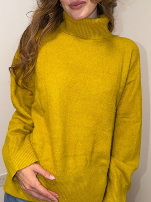 Turtle Neck Sweatshirt Oysho like new, mustard yellow