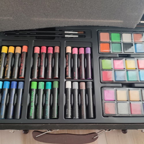 ArtiBox Deluxe Wooden Drawing Set 111 pieces new