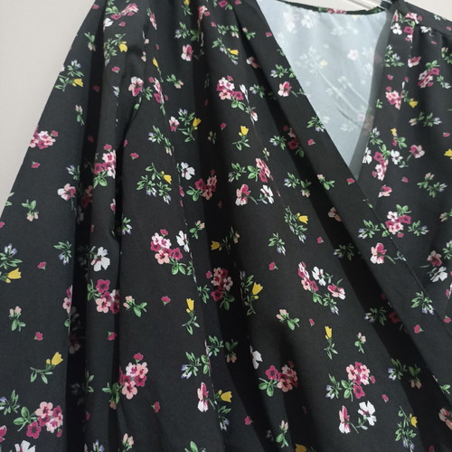 Floral cropped blouse new, black