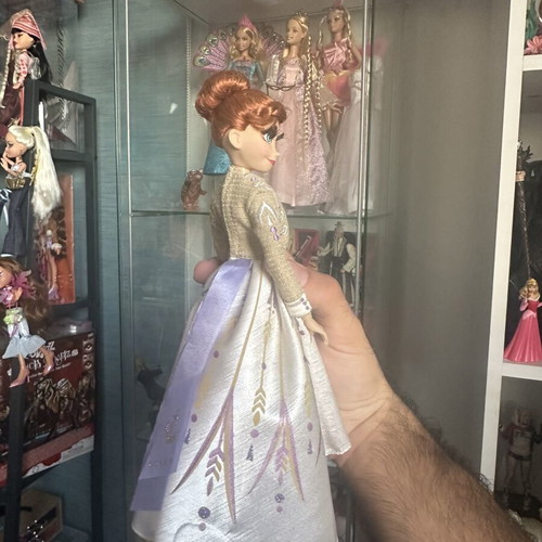 Frozen 2 Deluxe Elsa and Anna Dolls