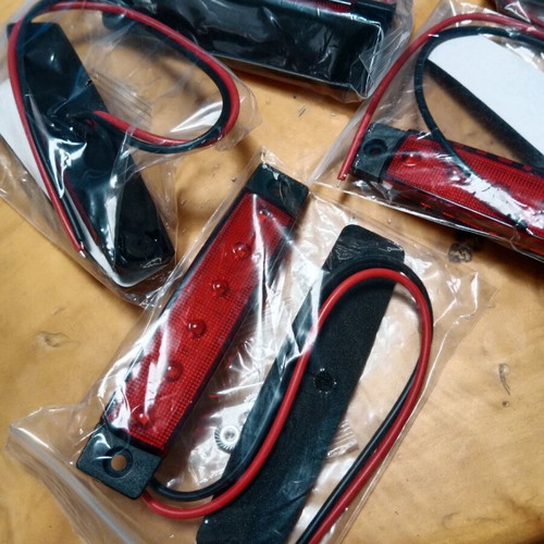 Red 12v led like new, set of 6 pieces