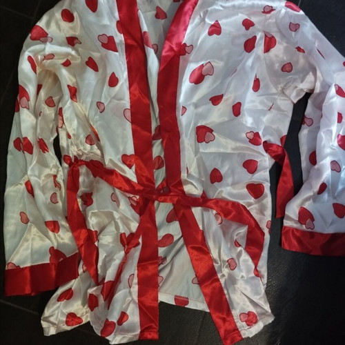 Satin robe with hearts L/XL like new, white and red