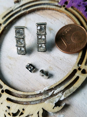 Steel earrings with 3 rhinestones new