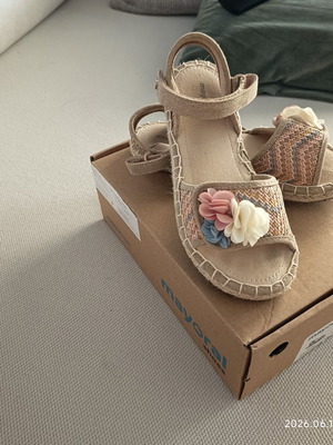 Mayoral Espadrilles Size 31 Like New, Beige with Decorative Flowers