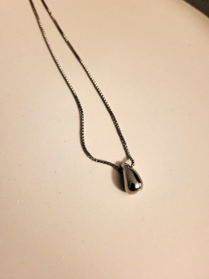 Stainless steel teardrop necklace new in silver color