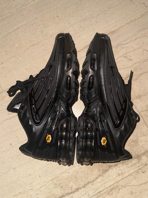 Nike Airmax Plus TN size 43 like new, black