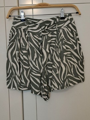 Pink Woman linen shorts like new