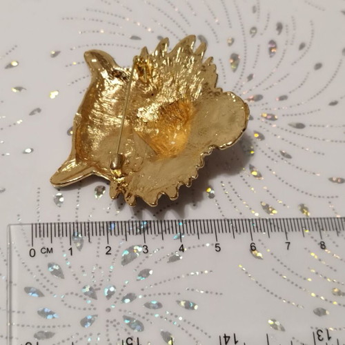 Tiger pin new, gold color, size 5 x 6 cm