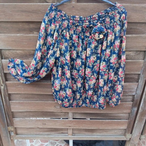 Enzzo blouse one size, like new, blue and red polyester