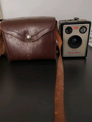Kodak Brownie Flash II used vintage camera with leather case