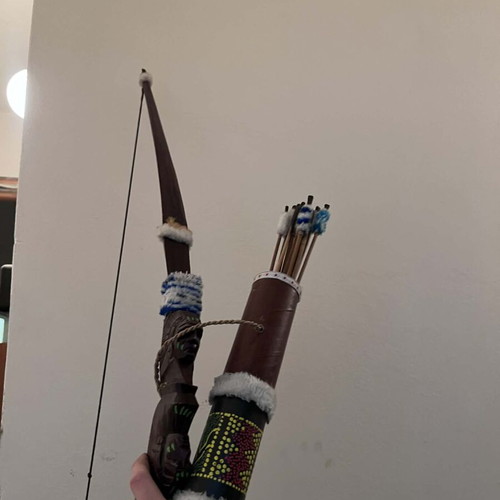 Wooden bow with arrows like new