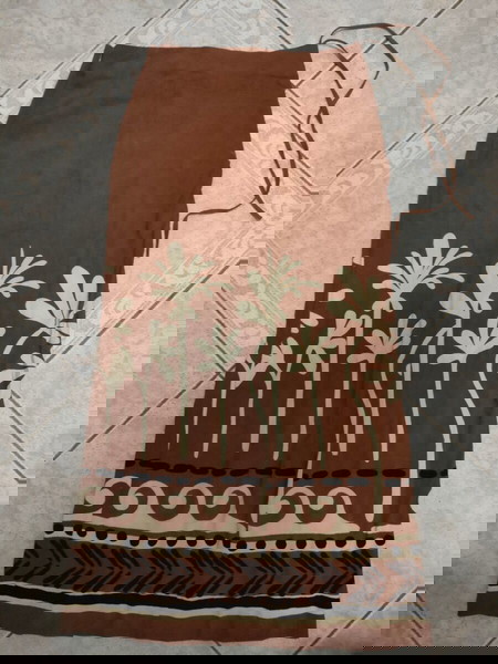 Φούστα εμπριμε size M /Pull and Bear!!