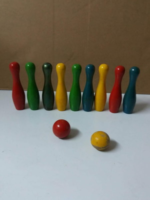 Σετ bowling μεταχειρισμένο με 9 κορίνες και 2 μπάλες