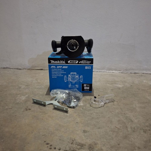 Makita XGT 40V Router with 40V Battery Kit Gift New