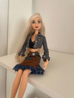Κούκλα Flavas P. Bo Doll Mattel 2003 σαν καινούργιο με ρούχα και αξεσουάρ