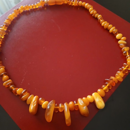 Necklace with genuine amber 45 cm like new