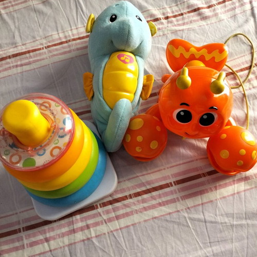 Baby toys like new, missing seahorse lid