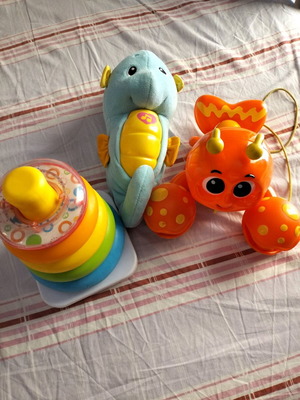 Baby toys like new, missing seahorse lid