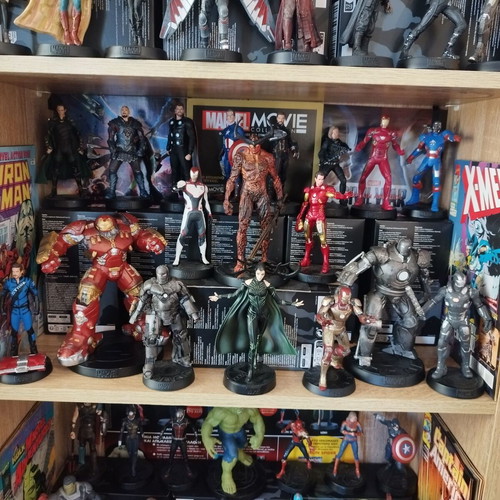 Marvel movie collection new, complete with 80 figures