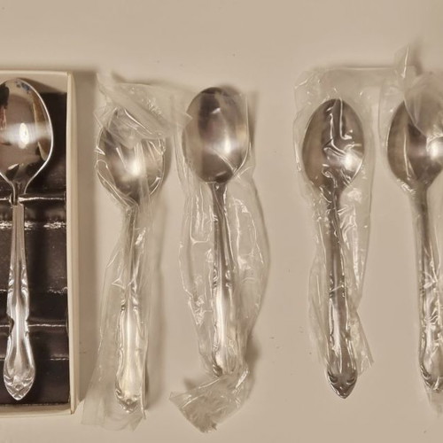 Set of 6 new stainless steel teaspoons for tea or coffee