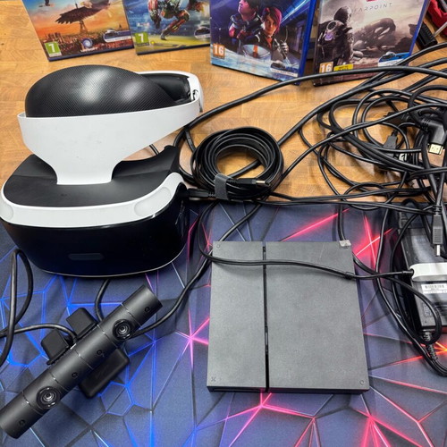 PlayStation VR PS4 set with camera and 4 games like new