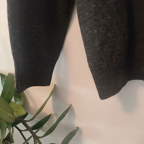 Vunic men's dark gray wool blend sweater like new, size L