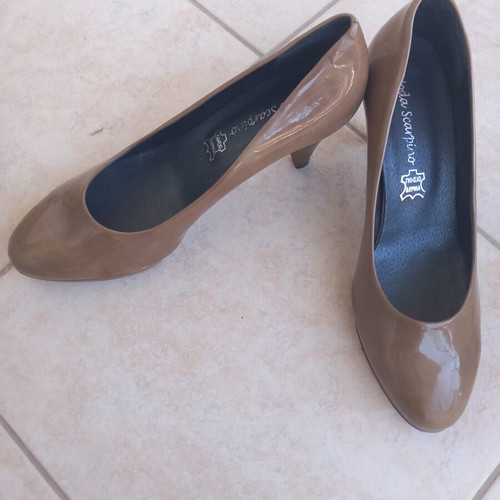 Leather pumps size 40 beige like new