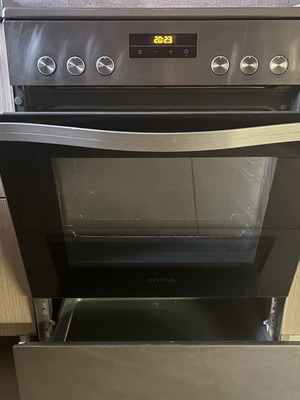 Pitsos PHSA39250 oven used, multifunction with storage space
