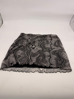 Sinsay mini skirt black and white swirl design size XL like new