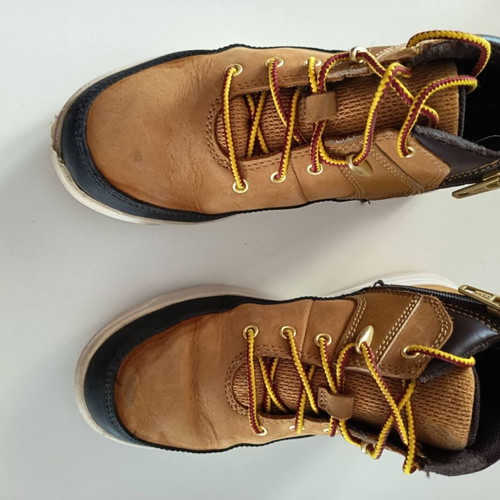 Timberland Seneca Bay Hiker kids boots size 33 used, yellow leather