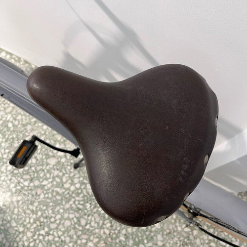 Popal bicycle like new with leather saddle and lock