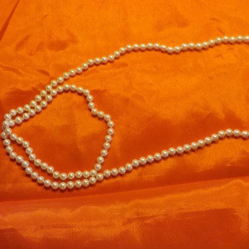 Pearl necklace long 110 cm, pearls diameter 0.7 cm