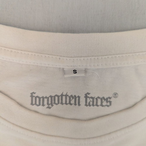 Forgotten Faces Heavyweight Graphic T-Shirt size S, cream