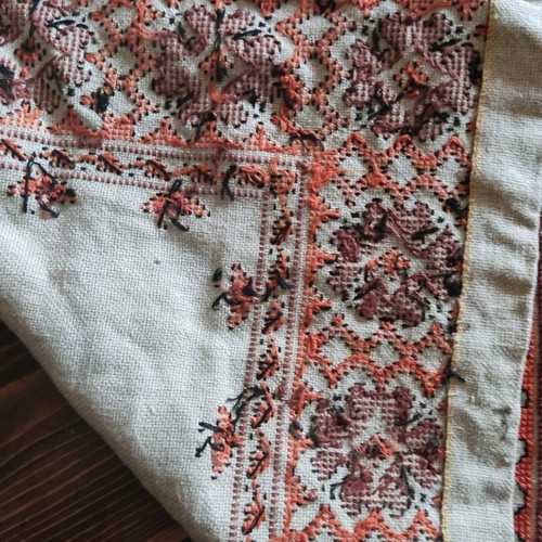 Handmade Vintage Table Runner with Geometric Patterns in Brick and Brown, like new