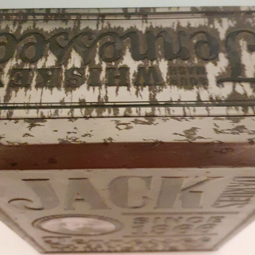 Jack Daniel's collectible metal box with 2 glasses like new