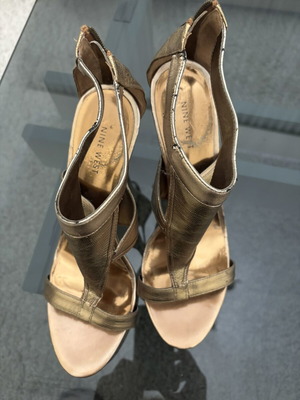 Nine West stiletto sandals used, gold with T-strap and zipper