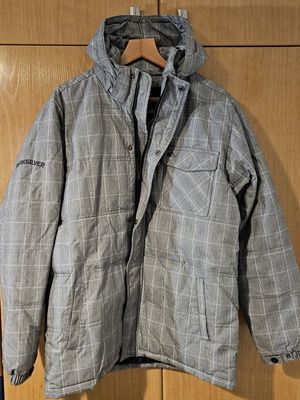 Quiksilver men's grey checkered winter jacket with removable hood