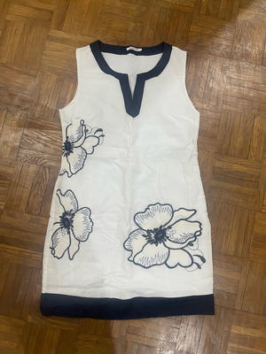 Linen dress like new with floral details, size L