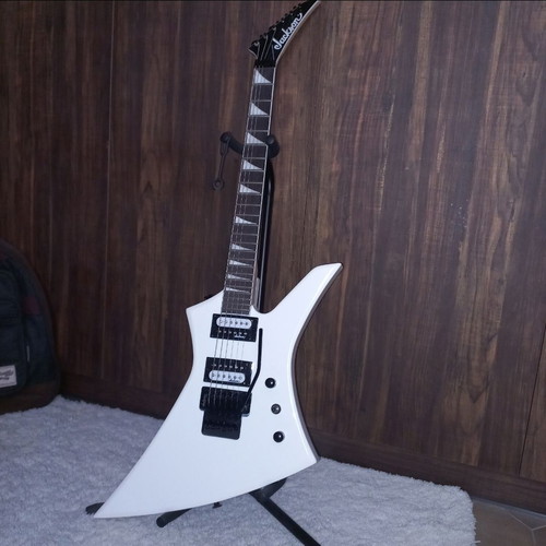 Jackson electric guitar like new, white, Floyd Rose tremolo