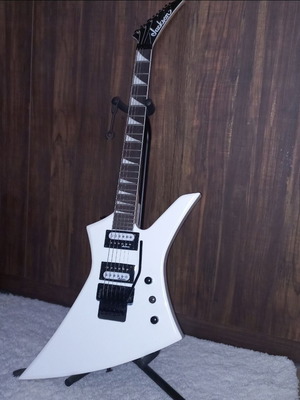 Ηλεκτρική κιθάρα Jackson σαν καινούργιο, λευκή, Floyd Rose tremolo